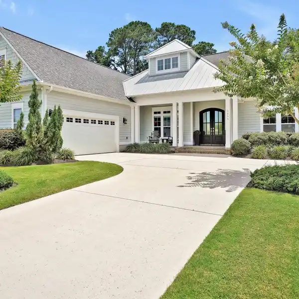 COASTAL RETREAT IN HELMS PORT