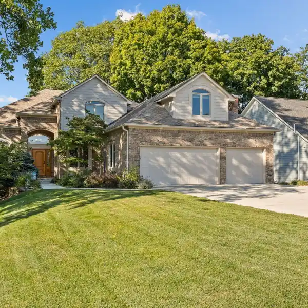 WATERFRONT RETREAT IN SOUTH HARBOUR