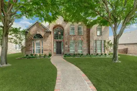 Stunning Home in Upscale Lakes on Legacy Drive