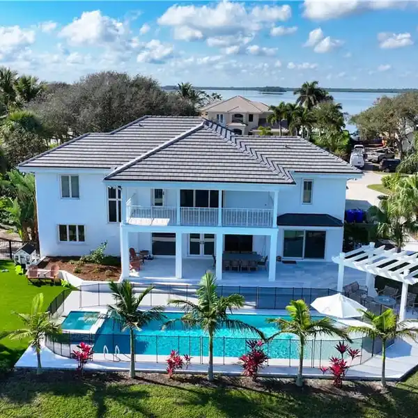 PALATIAL HOME OF LUXURIOUS LIVING