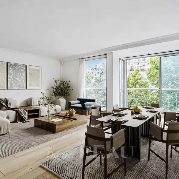 BRIGHT DUAL-ASPECT APARTMENT WITH OPEN VIEWS