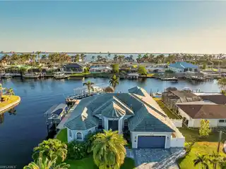 Unbeatable Location in the Prestigious Yacht Club Neighborhood