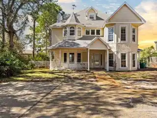 Coastal Elegance Meets Ultimate Privacy