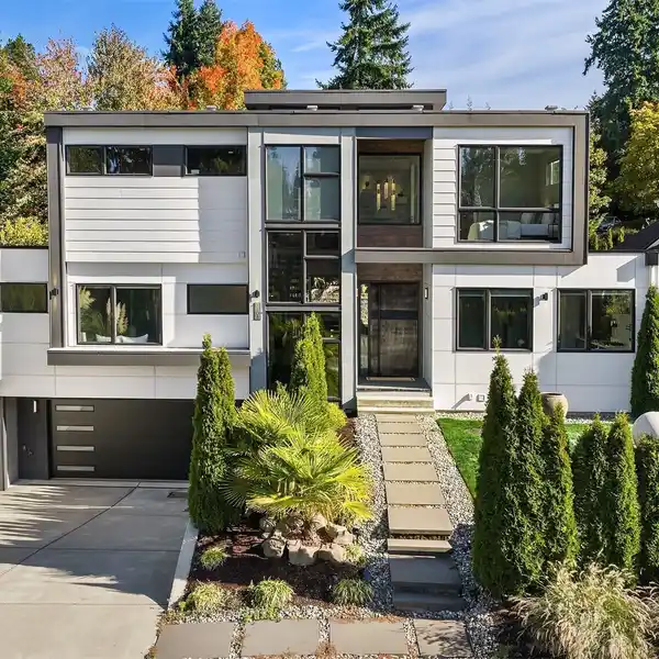 MODERN STYLE WITH UPSCALE LUXURY