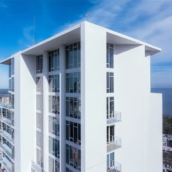 REMARKABLE TRI-LEVEL GRAND PENTHOUSE AT SIGNATURE PLACE