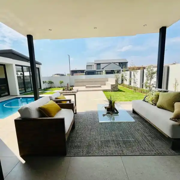 CONTEMPORARY COMFORT WITH ENTERTAINMENT OASIS INCLUDED