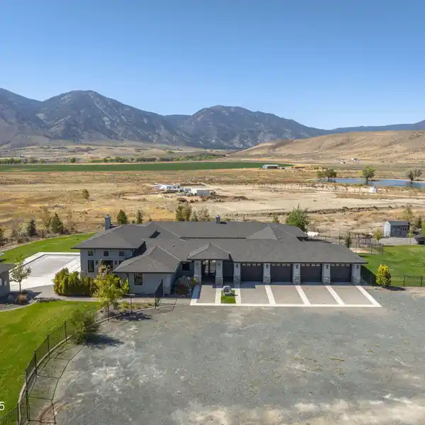 BREATHTAKING 19-ACRE ESTATE