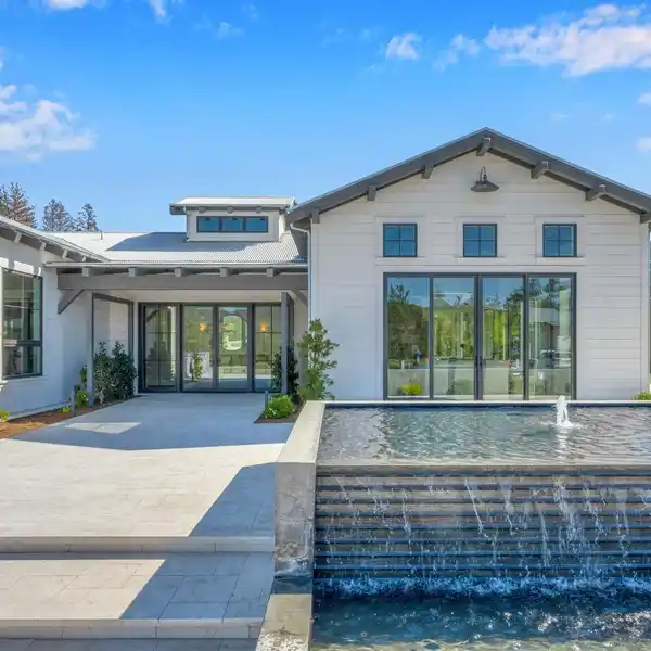 METICULOUSLY DESIGNED LUXURY ESTATE ON 8 ACRES