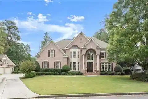 Stunning Estate on Private Cul-De-Sac Lot in Seven Oaks