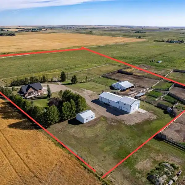IDYLLIC SEVEN-ACRE PROPERTY