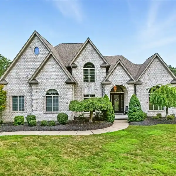 TIMELESS LUXURY ON A PRIVATE MARS ACRE