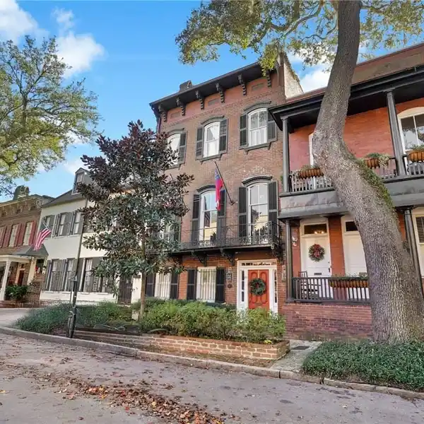 CHARMING AND ELEGANT HISTORIC HOME
