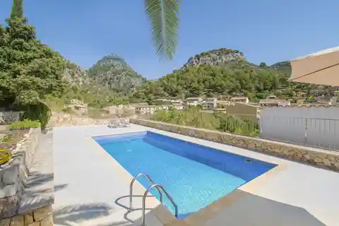 Beautiful, Modern Townhouse with Pool in Caimari