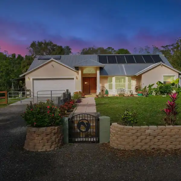MODERN AMENITIES SURROUNDED BY FIVE ACRES OF NATURAL BEAUTY