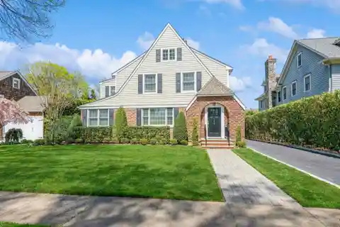 Show-Stopping Side-Hall Colonial