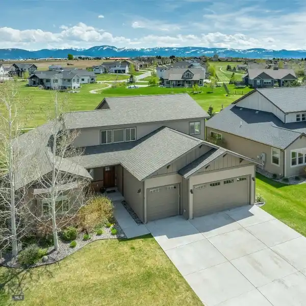 SPACIOUS HOME WITH PARK VIEWS