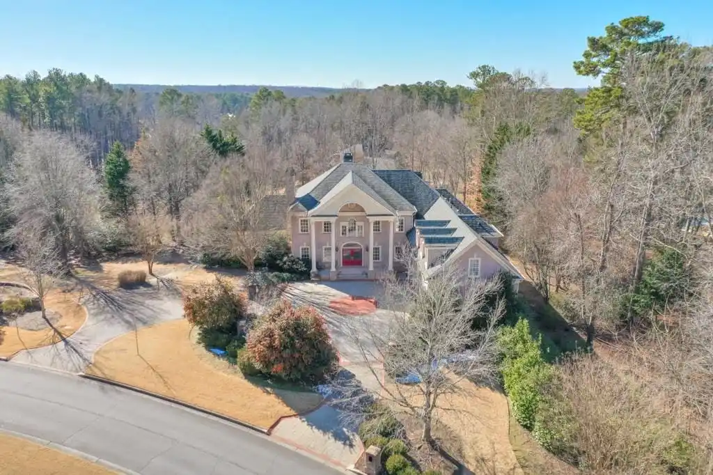 Expansive Meticulously Designed Luxury Estate