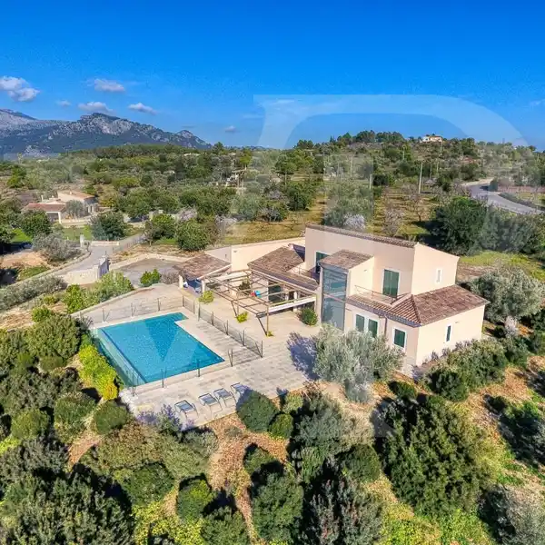 MODERN FINCA MASTERPIECE IN MOSCARI
