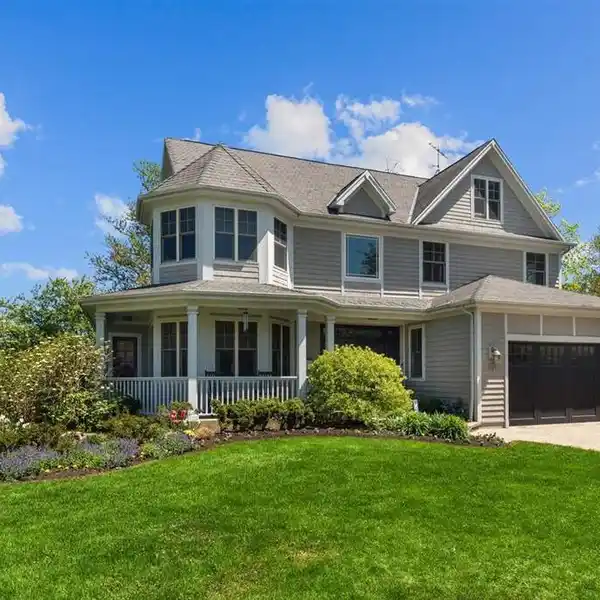 GORGEOUS VICTORIAN STYLE NEWER CONSTRUCTION