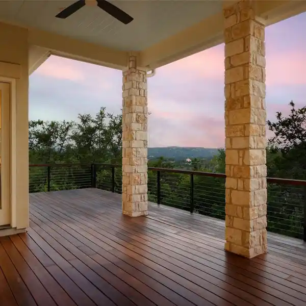 BEAUTIFULLY DESIGNED RETREAT IN NORTHWEST HILLS