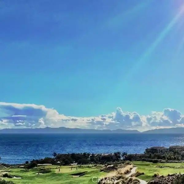 SHOW-STOPPING PROPERTY WITH BREATHTAKING VIEWS