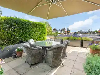 Superb Sub-penthouse Apartment with Huge Terrace