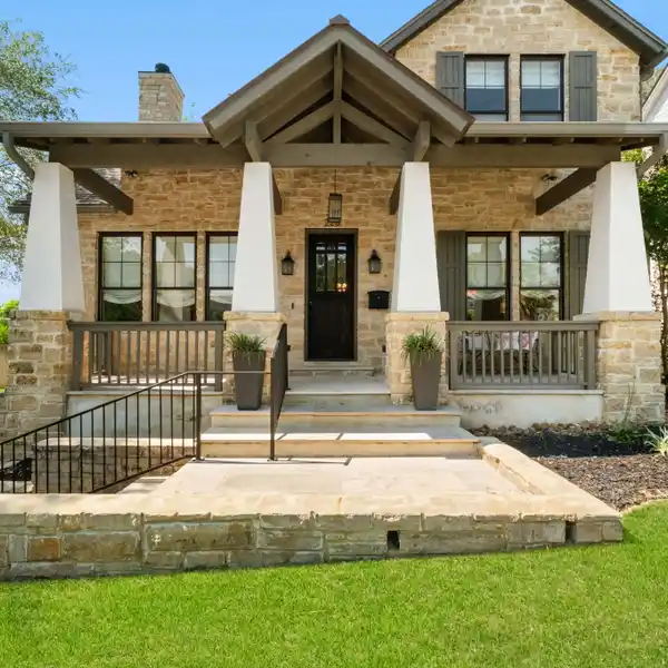 SOPHISTICATED ALAMO HEIGHTS RESIDENCE