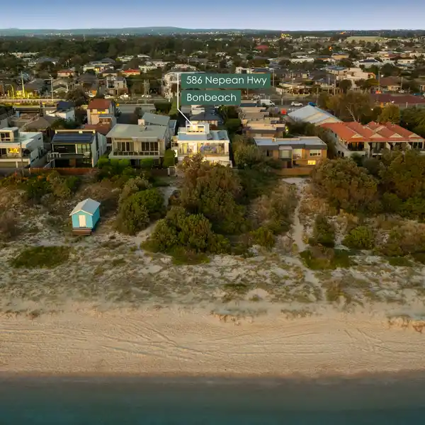 BEACHFRONT CONTEMPORARY ENTERTAINER