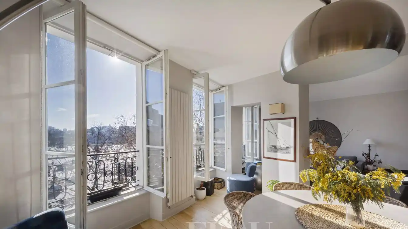 Bright and Peaceful Paris Apartment