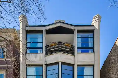Fabulous Home in East Lincoln Park