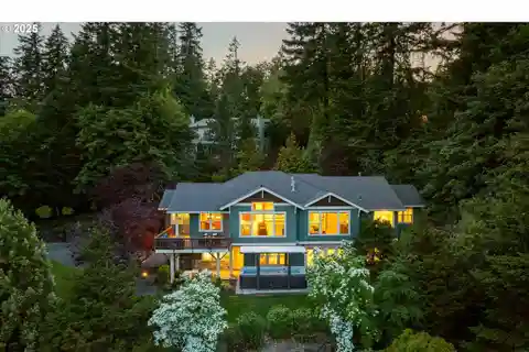 Serene Retreat with Sweeping Mt. Hood Views