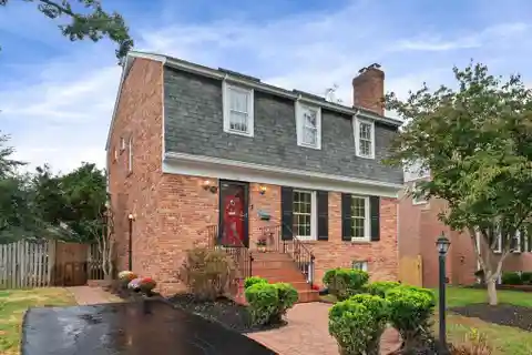 Beautifully Renovated Colonial in Kings Manor