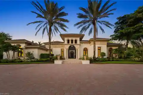 Exquisite Supremely Detailed Colonial Revival