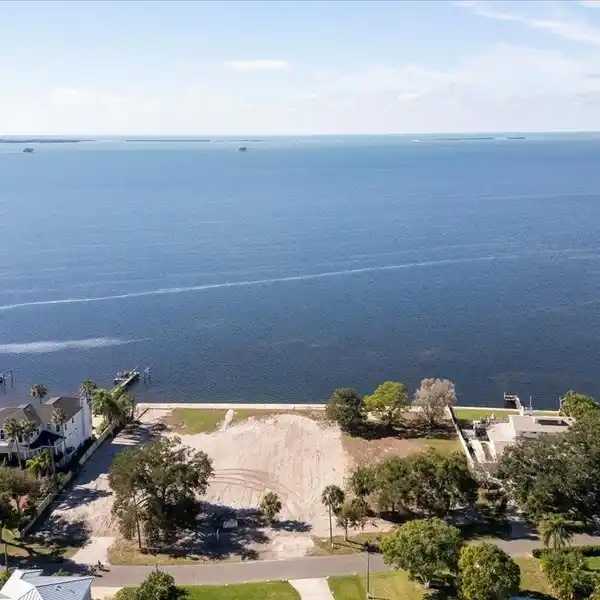 EXQUISITE COASTAL PROPERTY IN CRYSTAL BEACH