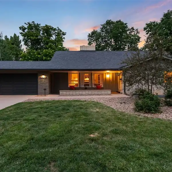 CLASSIC MID-CENTURY MODERN HOME