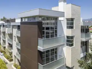 Modern Luxury Townhome in the South Lake Avenue District