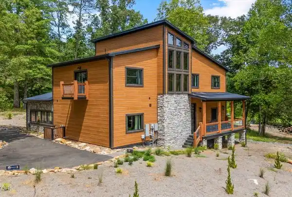 BRAND NEW MOUNTAIN RETREAT