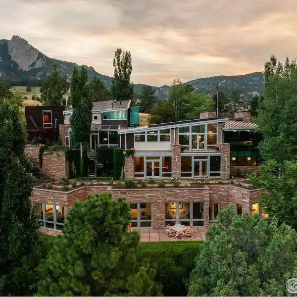 ONE-OF-ONE BOULDER ESTATE