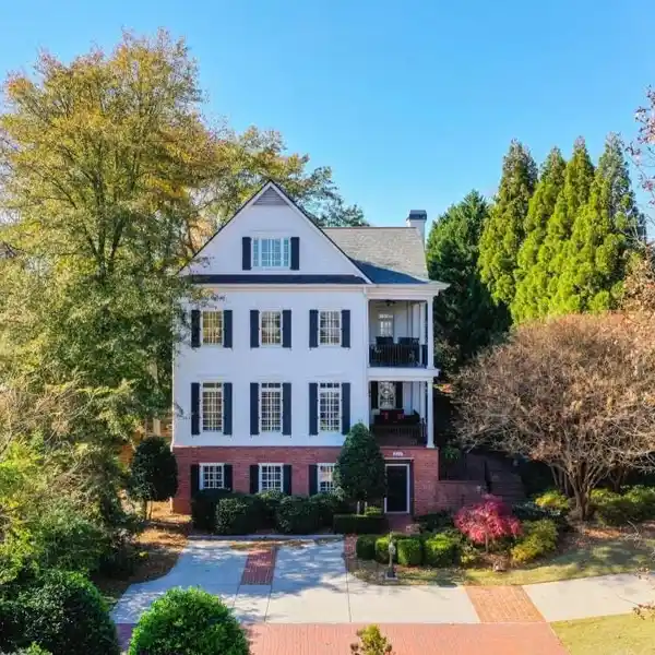 GRACEFUL EXPRESSION OF CHARLESTON SINGLE-HOUSE ARCHITECTURE