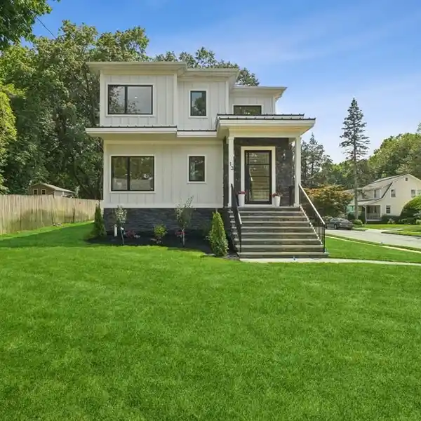 BRAND NEW CUSTOM CONTEMPORARY HOME