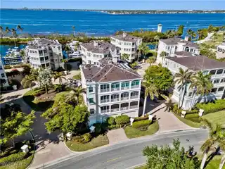 Beautiful Full-floor Condo with Spectacular Views