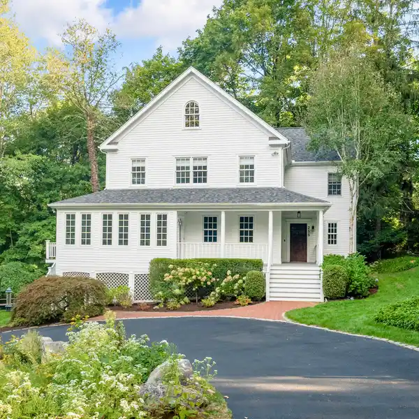 DESIGNER’S DREAM WITH SPA-LIKE SERENITY