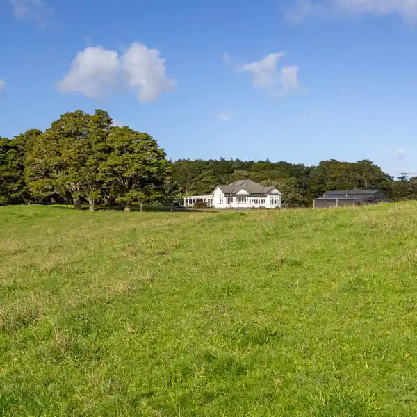 RENOVATED CHARACTER COUNTRY VILLA