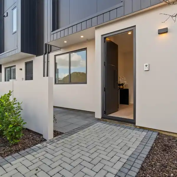 ARCHITECTURAL ELEGANCE WITH LIFT AND LUXE FINISHES