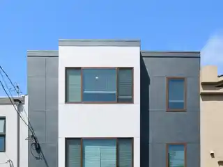 Light-filled Top-floor Flat