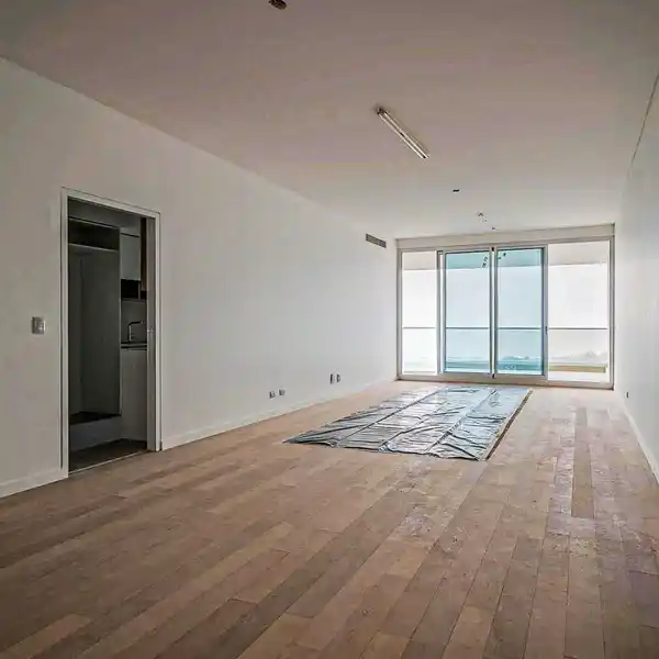 THREE BEDROOM APARTMENT IN A DISTINCTIVE NEW BUILDING