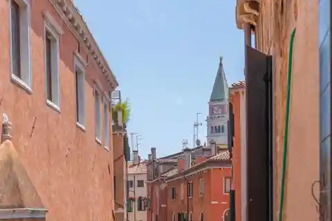 Admirable Apartment with Canal View