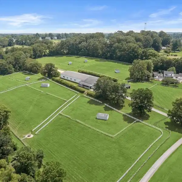 REFINED RESIDENTIAL LIVING WITH EQUESTRIAN FUNCTIONALITY