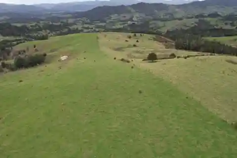 Scenic 233-Hectare Farm with Modern Home