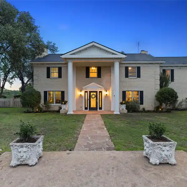 LUXURY LIVING ON 4 PRIVATE ACRES